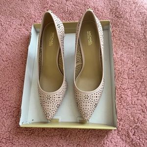 MICHAEL MICHAEL KORS EYELET PUMP